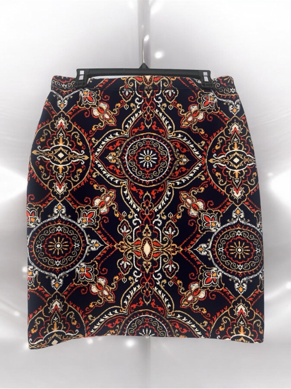 J. McLaughlin Stretchy Women's Navy Patterned Medallion Pencil Skirt. NWT